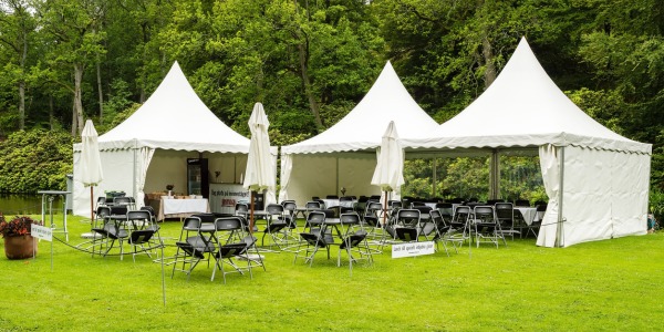 Aggiungi i laterali al tuo gazebo, e potrai usarlo anche in autunno